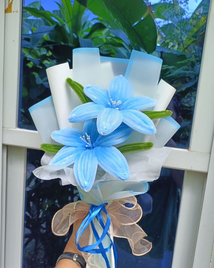 LIGHT BLUE LILIES