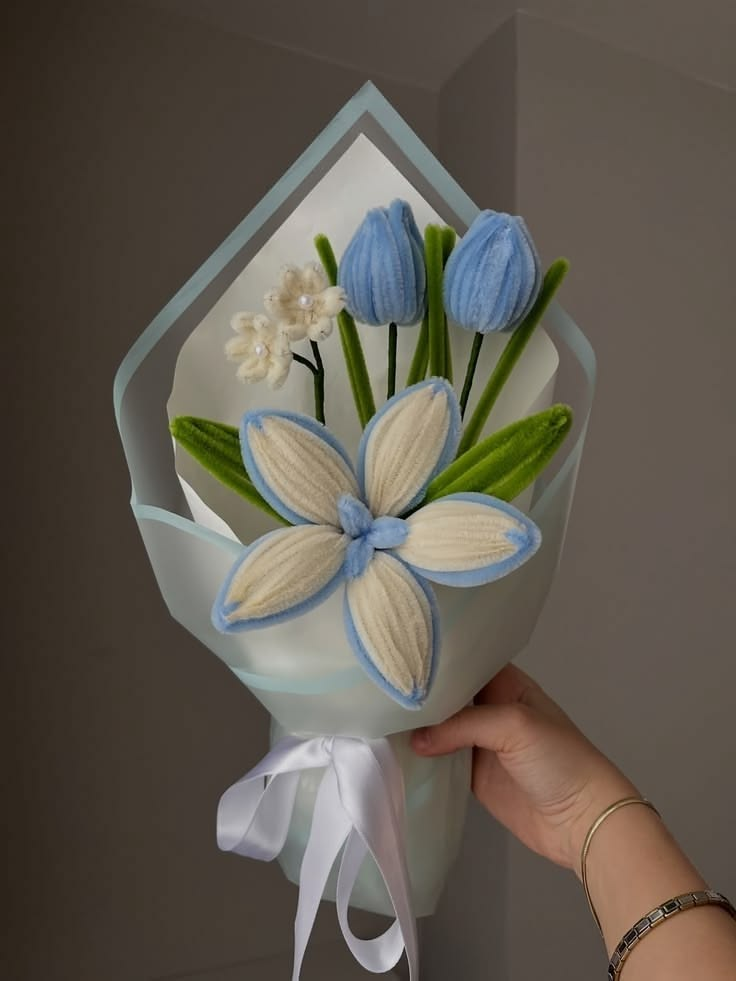 WHITE BLUE BOUQUET