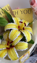 YELLOW SHADED LILIES BOUQUET