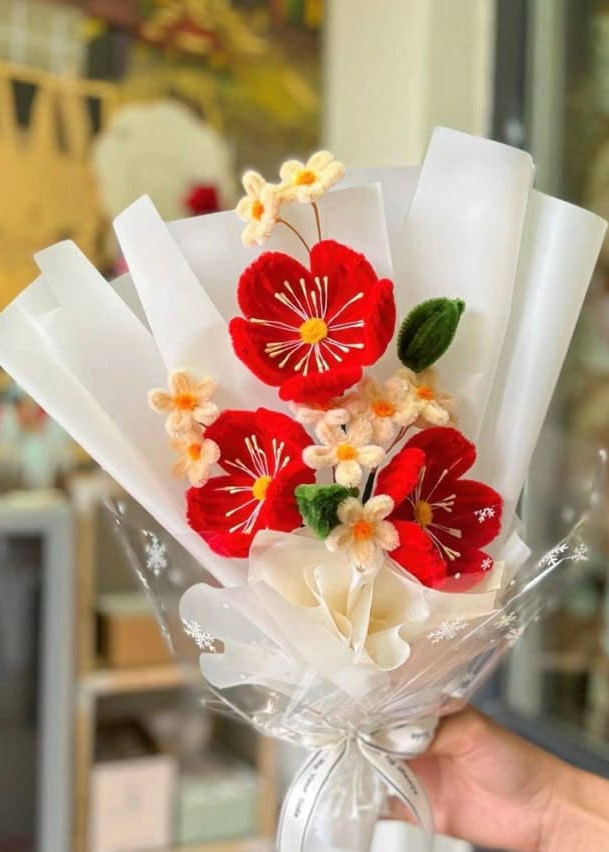 RED POPPY FLOWERS BOUQUET