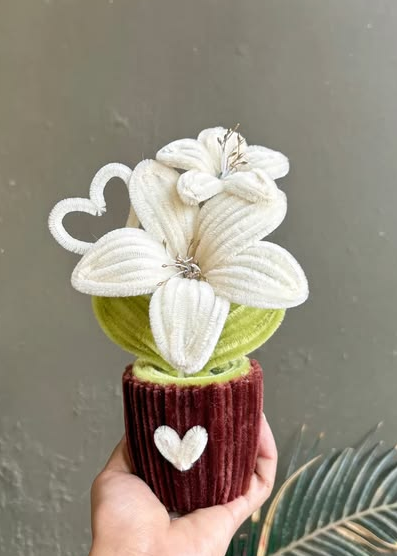 LILY POT